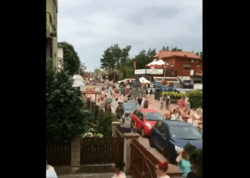 Co się dzieje, kiedy nad plażę nadciąga burza? Internauta opublikował zabawne nagranie [WIDEO]