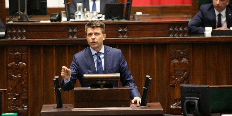 „Trudno traktować jego rady poważnie”. Wałęsa odpowiada Petru
