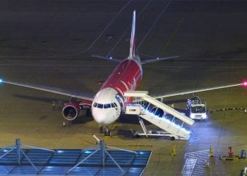 W samolocie odkryto zwłoki noworodka. Kobieta urodziła podczas lotu