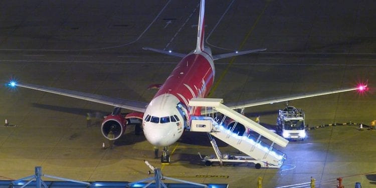 W samolocie odkryto zwłoki noworodka. Kobieta urodziła podczas lotu