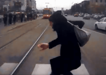 „Odłóż smartfon i żyj”. Policja publikuje wstrząsające ujęcia z wypadków [WIDEO]