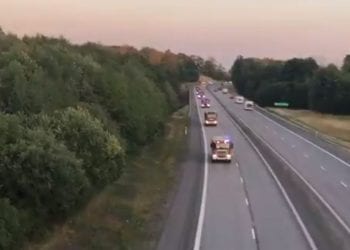 Tak powitano polskich strażaków w jednym ze szwedzkich miast. Na ulicach tłumy! [WIDEO]