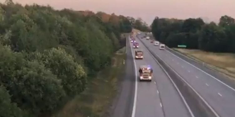 Tak powitano polskich strażaków w jednym ze szwedzkich miast. Na ulicach tłumy! [WIDEO]