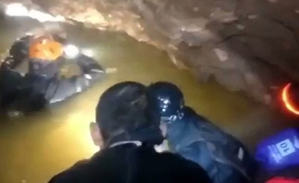 Opublikowano nagranie z akcji ratunkowej w Tajlandii [WIDEO]