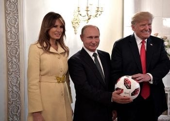 Melania Trump uścisnęła dłoń Putina. Internauci zwrócili uwagę na jej minę [WIDEO]