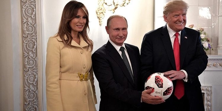 Melania Trump uścisnęła dłoń Putina. Internauci zwrócili uwagę na jej minę [WIDEO]