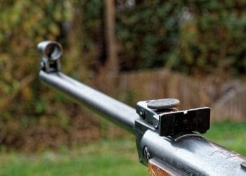 Mężczyzna strzelał do dzieci z wiatrówki. Zdenerwował go hałas pod blokiem