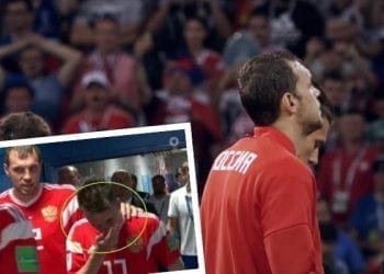 Zdjęcie reprezentanta Rosji wywołało falę spekulacji. Co w przerwie meczu wdychali piłkarze?