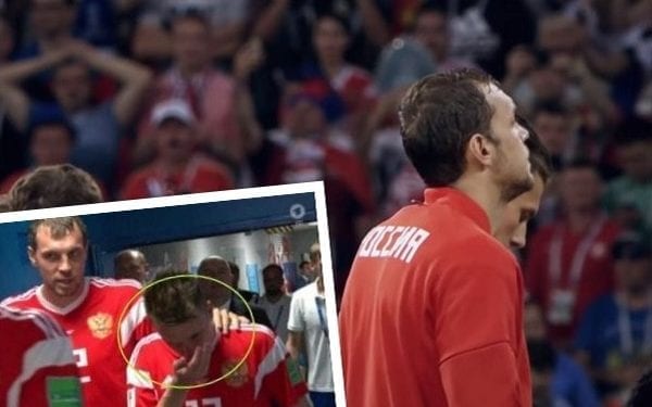 Zdjęcie reprezentanta Rosji wywołało falę spekulacji. Co w przerwie meczu wdychali piłkarze?