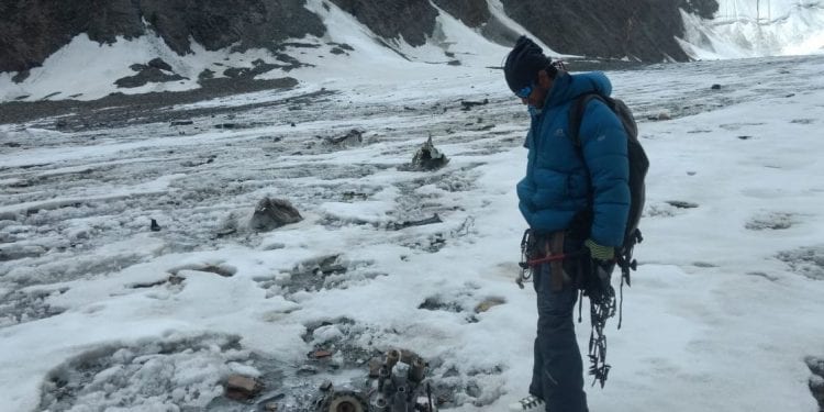 Poszli sprzątać górski szlak, a odnaleźli ofiarę katastrofy sprzed 50 lat oraz szczątki samolotu. „Ręka i włosy były prawie nienaruszone”