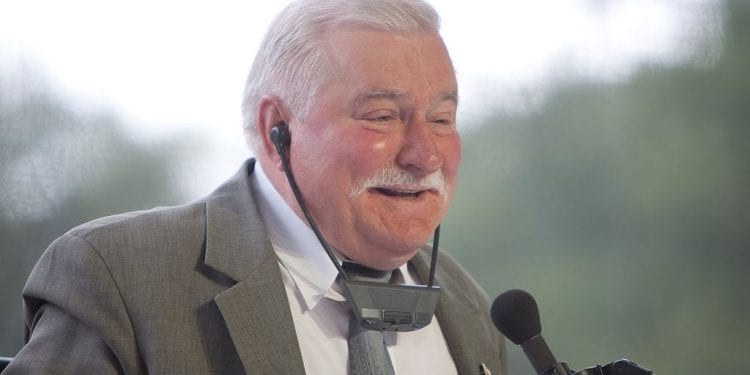 Lech Wałęsa nazwał 500 plus „ochłapem”. Odpowiedziała mu minister Rafalska