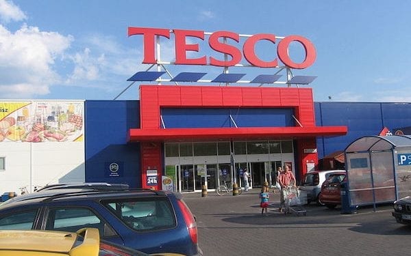 Tesco zamyka kolejne sklepy w Polsce. Znamy listę likwidowanych placówek