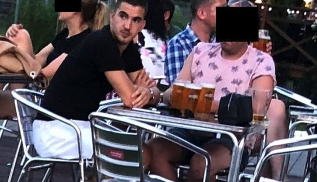 Carlitos pije piwo i je pizzę. Piłkarz Legii przyłapany. „Jest jakiś bardziej ociężały niż w Wiśle”