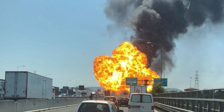 Włochy: Potężna eksplozja w Bolonii! Płomienie były widoczne z daleka [WIDEO]