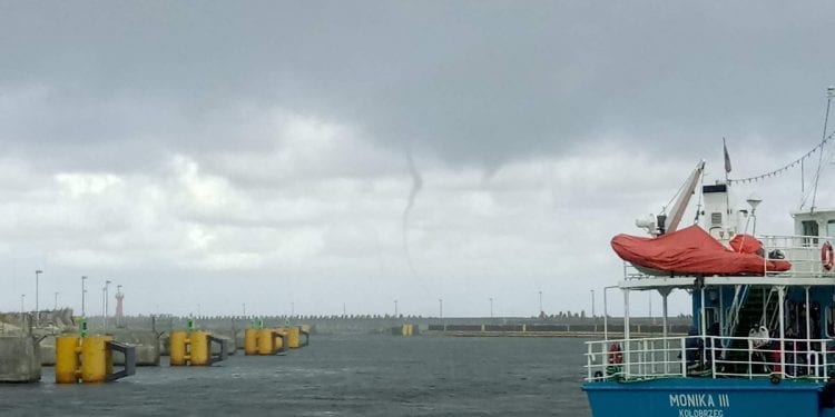 Kołobrzeg: Trąba wodna nagrana przez turystów! [WIDEO]