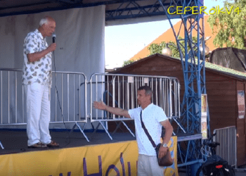 Zabawna sytuacja na spotkaniu z Korwin-Mikkem. Jego przemówienie przerwał urzędnik. „Jest pan żywą ilustracją” [WIDEO]