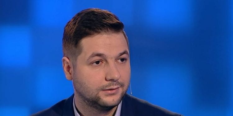 Skarbnik usunięty ze sztabu Patryka Jakiego! Wszystko przez jego wpis na FB. „Potraktowałbym ich serią z kałasznikowa”