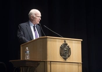 Senator John McCain przerywa leczenie