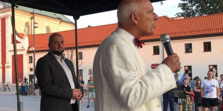 Korwin-Mikke przyznał, że nie powinien policzkować Boniego. „Powinienem go kijem obić” [WIDEO]