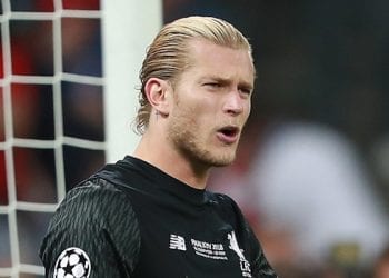 Kibice Liverpoolu pokazali klasę. W ten sposób okazali wsparcie Lorisowi Kariusowi [WIDEO]