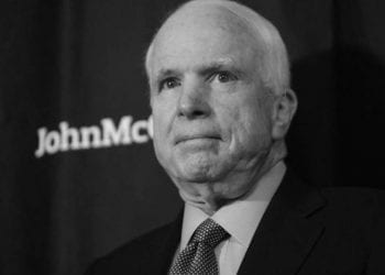 Dwa dni temu przerwał leczenie, dziś odszedł do wieczności. Nie żyje John McCain