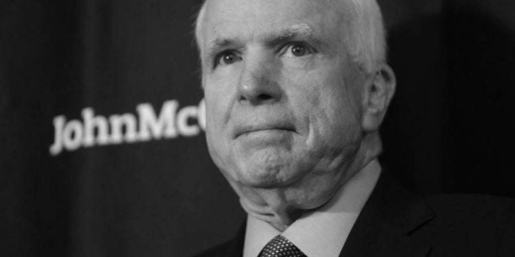 Dwa dni temu przerwał leczenie, dziś odszedł do wieczności. Nie żyje John McCain