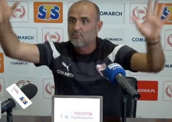 Zabawna sytuacja podczas konferencji trenera Cracovii. Michał Probierz… wyganiał klątwę. „Odejdź!” [WIDEO]