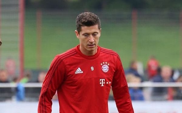 Dlaczego Lewandowski zmienił zdanie i został w Bayernie? Trener uchylił rąbka tajemnicy!