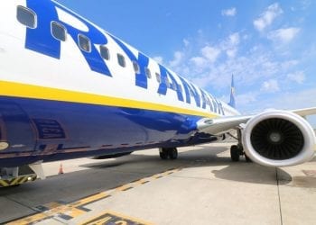 Pasażerowie lotu Ryanair z Londynu drżeli o swoje życia. Podczas lądowania zemdlał pilot