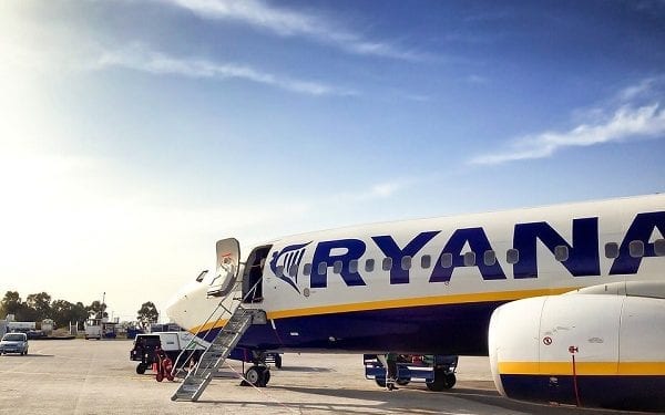 Ryanair zmienia zasady przewozu bagażu. Będzie pobierał opłaty za bagaż podręczny
