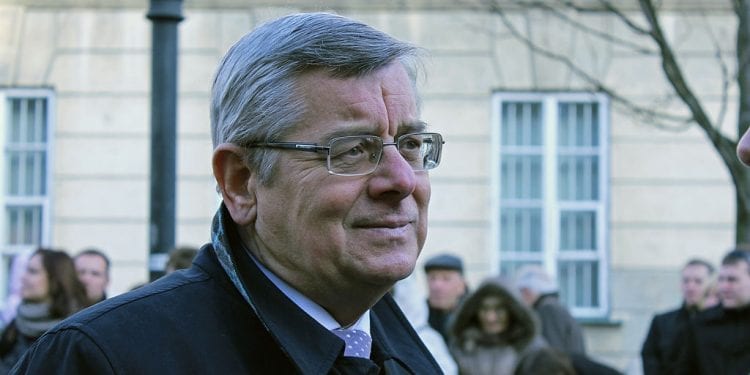 Nałęcz o porównywaniu Kaczyńskiego z Piłsudskim: Wolałbym wejść pod ten stół i zacząć szczekać