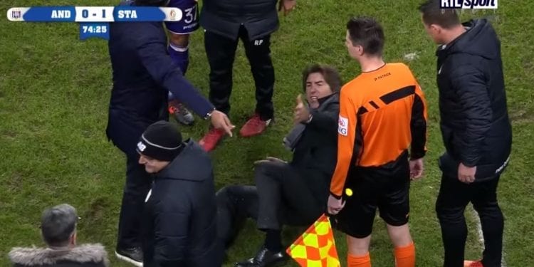 Nowy trener Legii Warszawa to niezły narwaniec. Oto, jak zachowywał się podczas meczu swojej byłej drużyny [WIDEO]