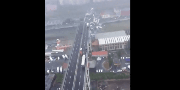 Zawalił się most na autostradzie we Włoszech! Kilkadziesiąt osób nie żyje [WIDEO]