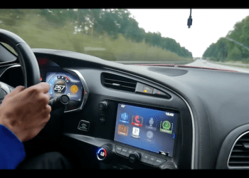 Prawie 300 km/h na autostradzie. Do czego posuną się nastoletni youtuberzy, by zyskać wyświetlenia? [WIDEO]