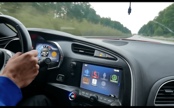 Prawie 300 km/h na autostradzie. Do czego posuną się nastoletni youtuberzy, by zyskać wyświetlenia? [WIDEO]