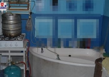 Łuków: Produkował alkohol w łazience. Za domową aparaturę może pójść do więzienia [FOTO]