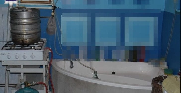 Łuków: Produkował alkohol w łazience. Za domową aparaturę może pójść do więzienia [FOTO]