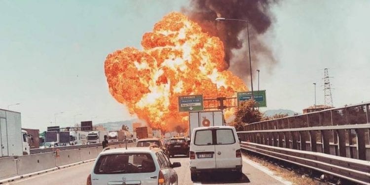 Włochy: Policja udostępniła nagranie z eksplozji cysterny w Bolonii! Rośnie bilans ofiar [WIDEO]