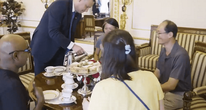 Duda zaskoczył turystów. Zaprosił ich do Pałacu Prezydenckiego