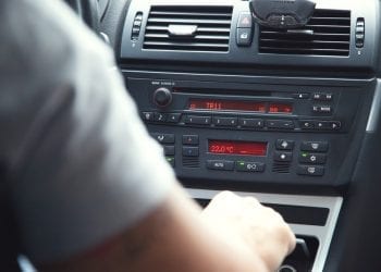 Zostawił dzieci w nagrzanym aucie. Później miał pretensje