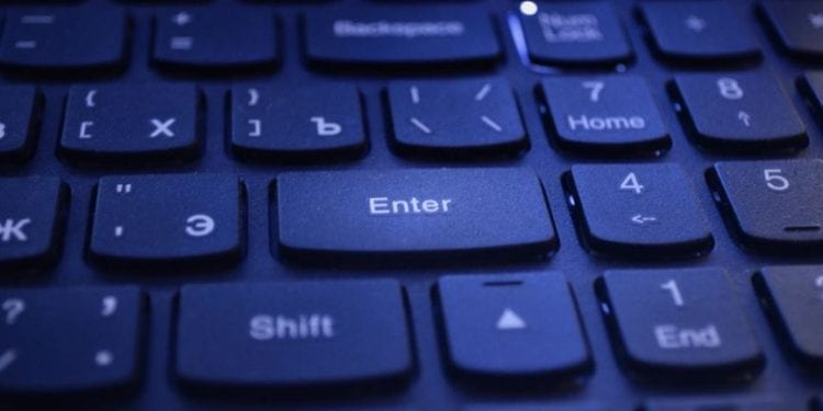 Hejter życzył dziennikarzowi śmierci. Ten poradził sobie z nim tak, że chojrak… usunął konto. „Masz na to siedem minut”