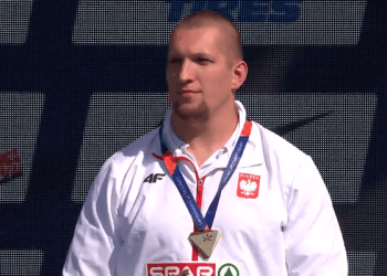 Hymn czy… marsz pogrzebowy? To wykonanie „Mazurka Dąbrowskiego” wzbudziło ogromne kontrowersje! [WIDEO]