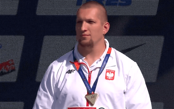 Hymn czy… marsz pogrzebowy? To wykonanie „Mazurka Dąbrowskiego” wzbudziło ogromne kontrowersje! [WIDEO]