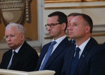Najnowszy sondaż. Pięć partii w Sejmie i samodzielna większość PiS