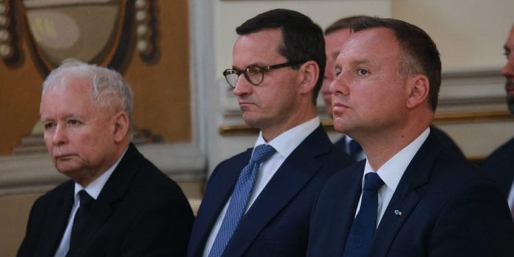 Najnowszy sondaż. Pięć partii w Sejmie i samodzielna większość PiS