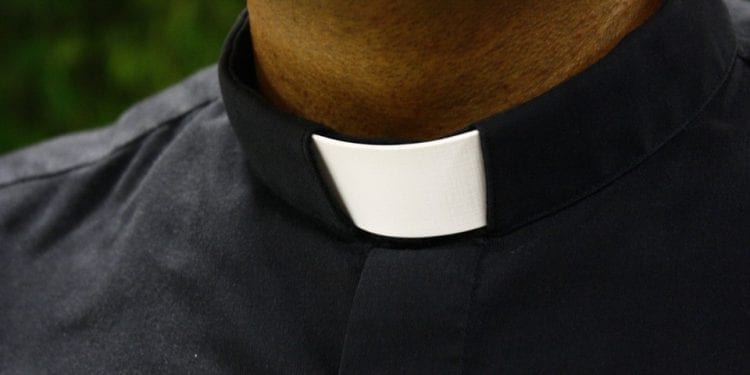 „Dziennik Łódzki”: Księża pokłócili się pod kościołem. Jeden z nich został uderzony w twarz