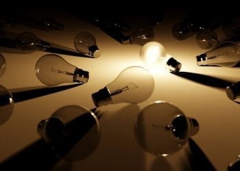 Popularne żarówki wkrótce znikną ze sklepów. Unia Europejska wprowadza zakaz!