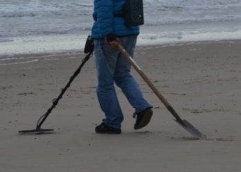 Odnalazł bezcenny pierścień sprzed setek lat. Myślał, że to… zawleczka od butelki!