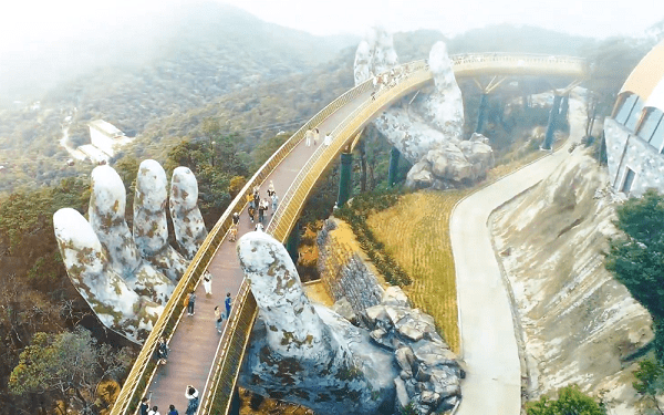 Wietnam: Niezwykły most podbił serca internautów [WIDEO]