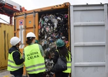 Tony odpadów z Wielkiej Brytanii przypłynęły do polskich portów w Gdyni i Gdańsku. Działanie było nielegalne